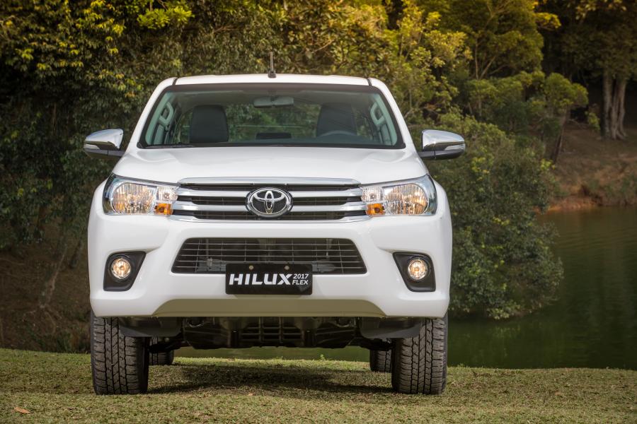  Toyota Hilux SRV Double Cab 2016 года  (LA) (фото 10 из 20)